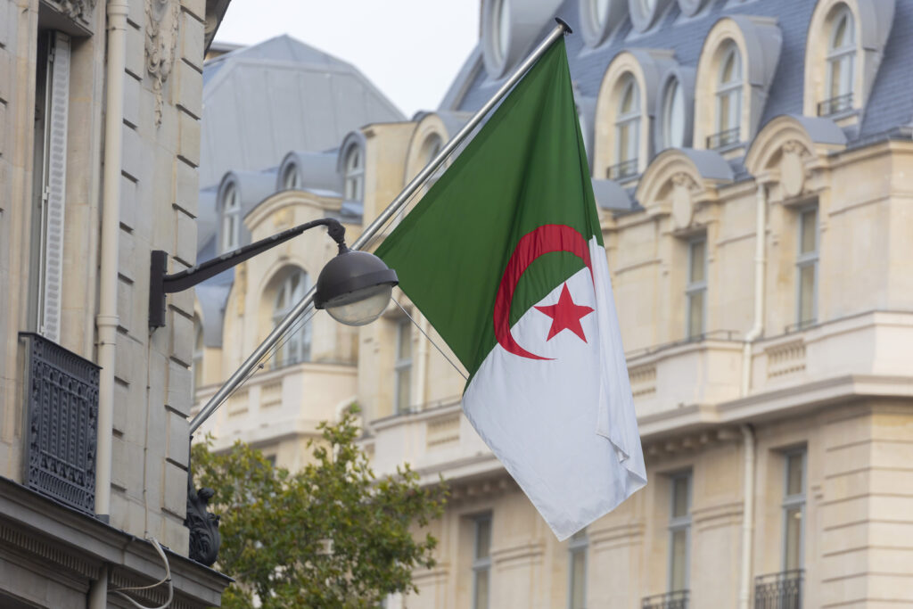 من المتوقع أن تحول الجزائر جزءً من صادراتها من الـغاز الطبيعي المتجهة نحو إيطاليا عبر خط أنابيب "ترانسميد"