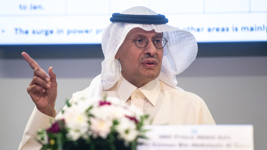 سقف أسعار على صادرات النفط السعودية، ستخفض الرياض إنتاجها اليومي وكذلك لن تبيع النفط إلى أية دولة تشارك في قرار سقف الأسعار